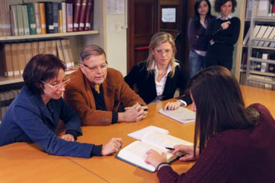 Mezzogiorno è l’orario migliore in cui sostenere un esame orale all’università Mezzogiorno è l’orario migliore in cui sostenere un esame orale all’università